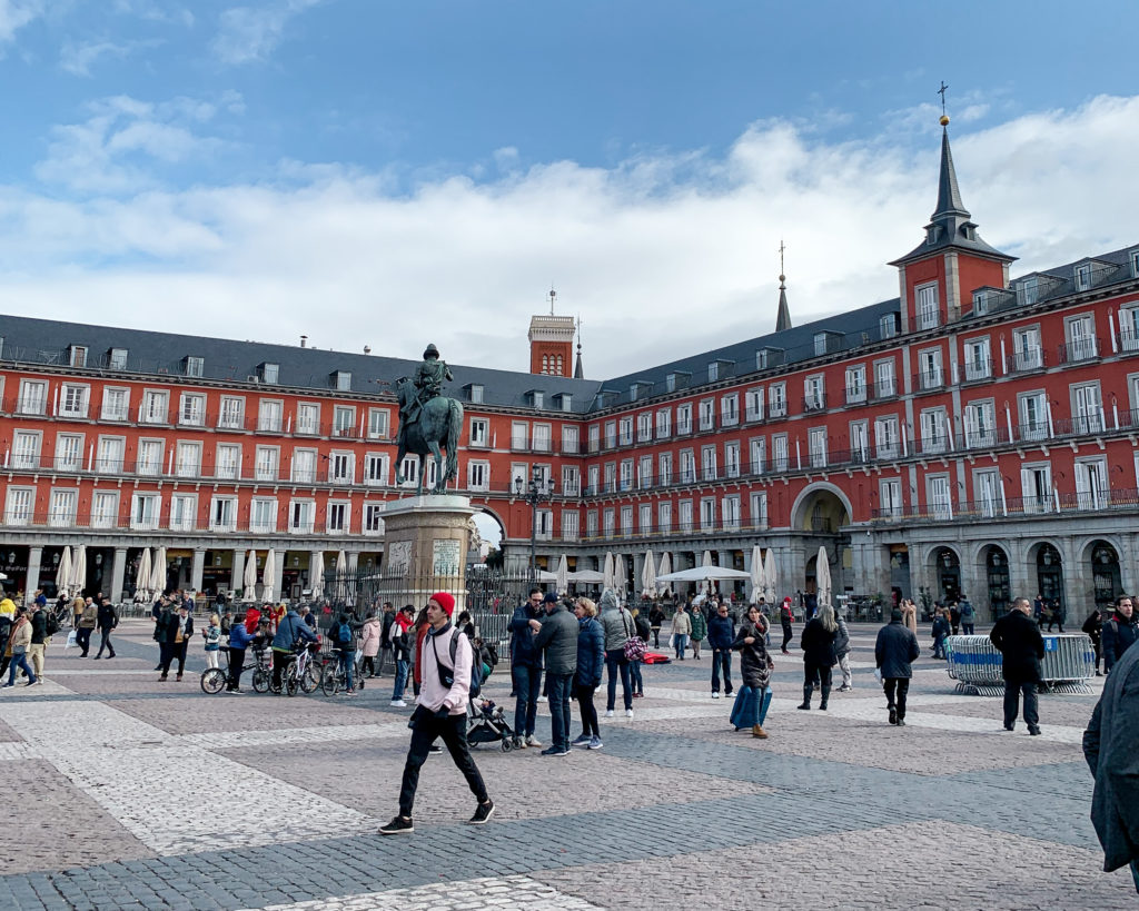 Roteiro de um dia para uma escala em Madrid: Plaza Mayor